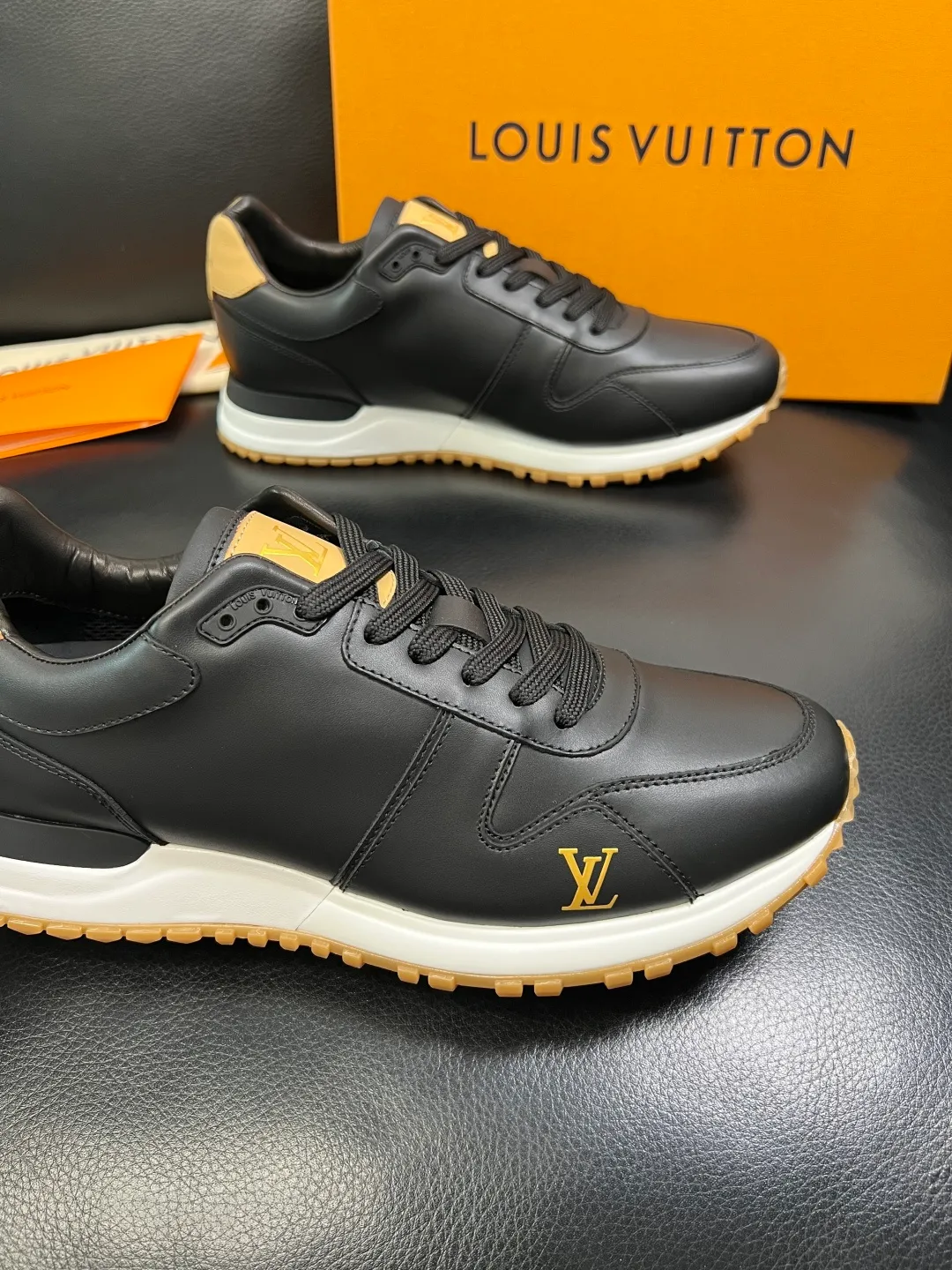 Men's shoes 💰740 Lv high quality top handicrafts Louis Vuitton, counters are equipped with the original factory, the uppers are imported from Italy, high-quality splicing colorful complex crafts, imported cowhide lining is soft and comfortable, soles: original soles specially provided by the original factory, T men's shoes 💰U exclusive movable molded soles are super comfortable, original factory single goods, code number 39-44 (customized 45)